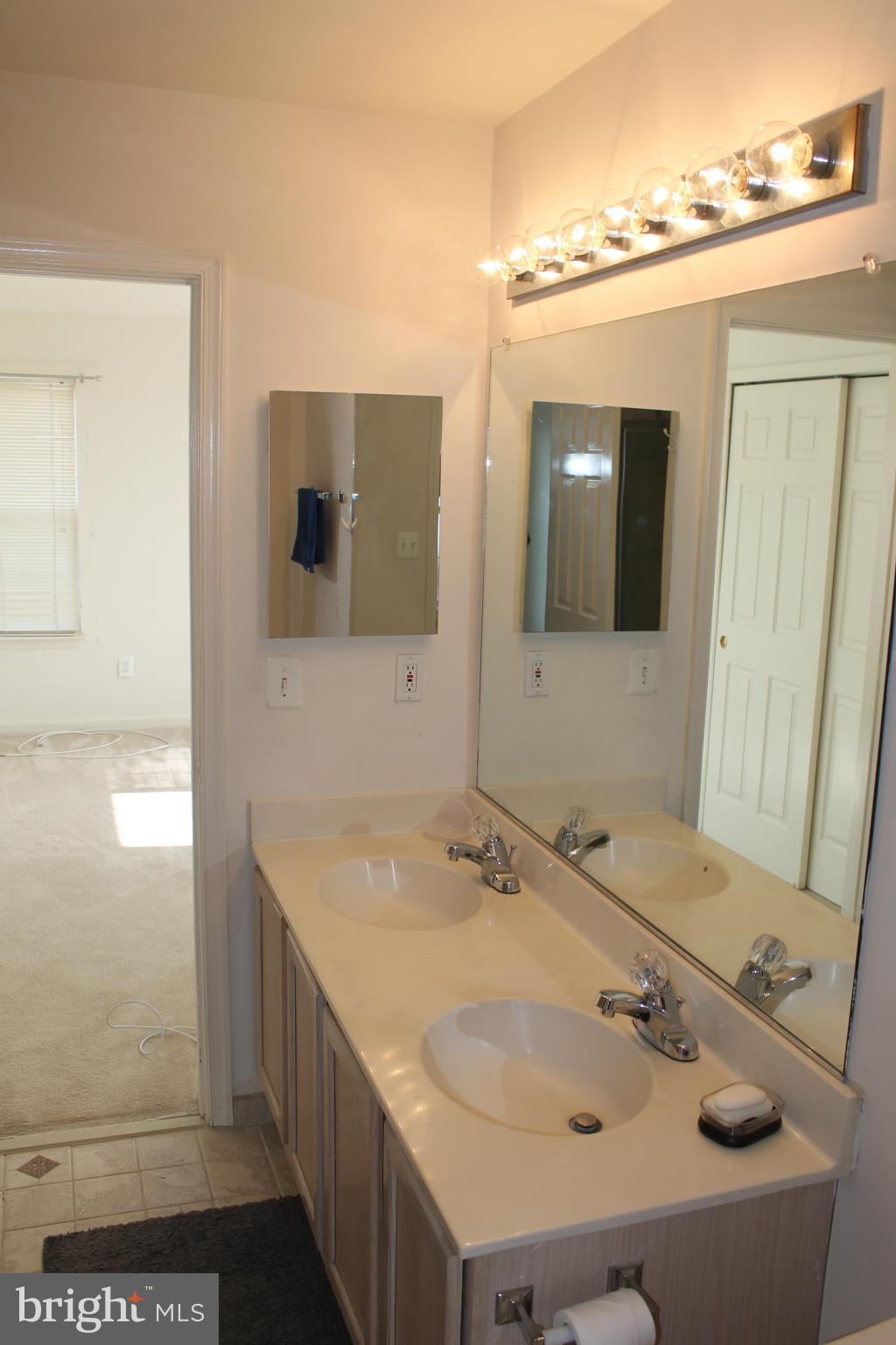 MCNAIR FARMS LANDBAY - Residential Lease