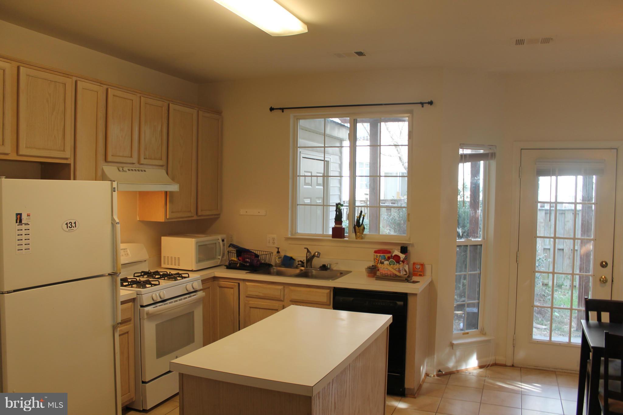 MCNAIR FARMS LANDBAY - Residential Lease