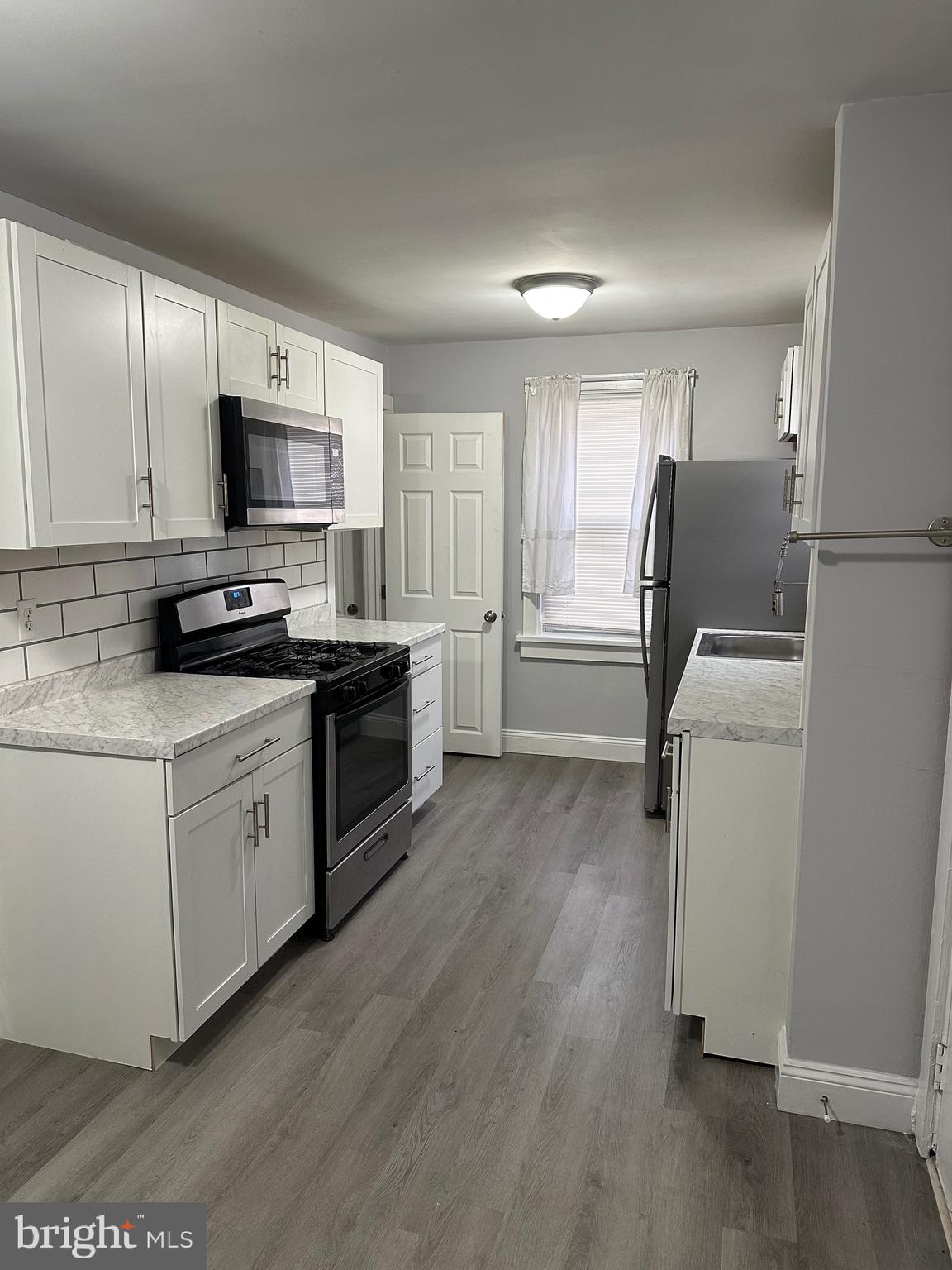 MAYVIEW MANOR - Residential