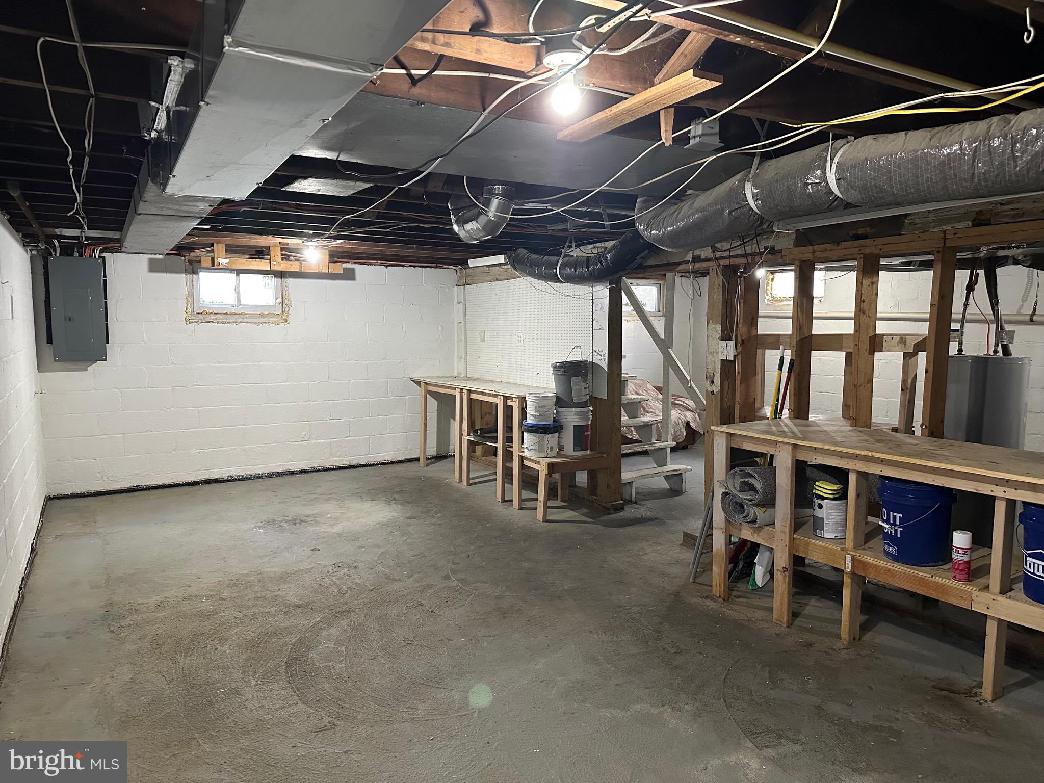 MAYVIEW MANOR - Residential