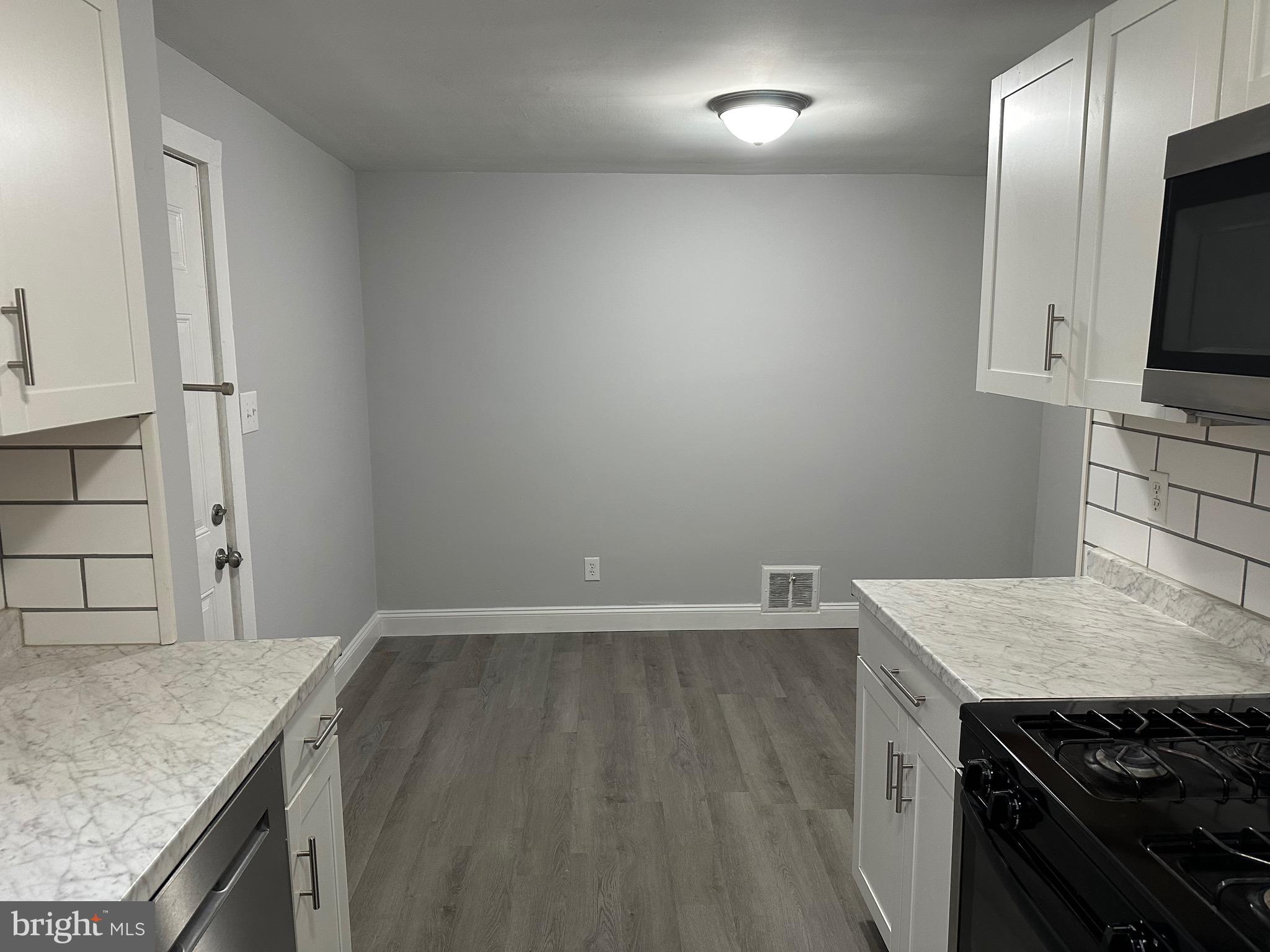 MAYVIEW MANOR - Residential