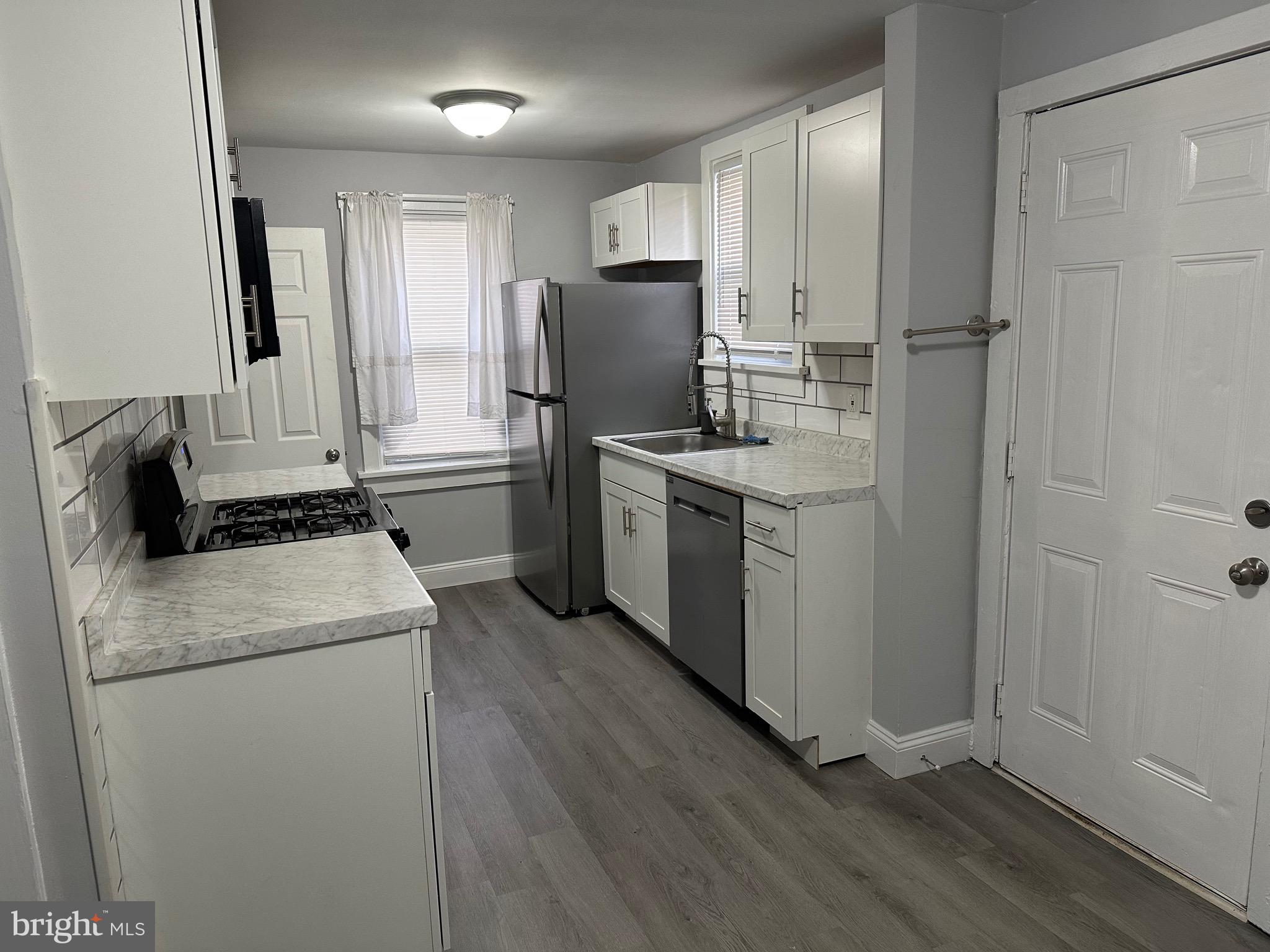 MAYVIEW MANOR - Residential