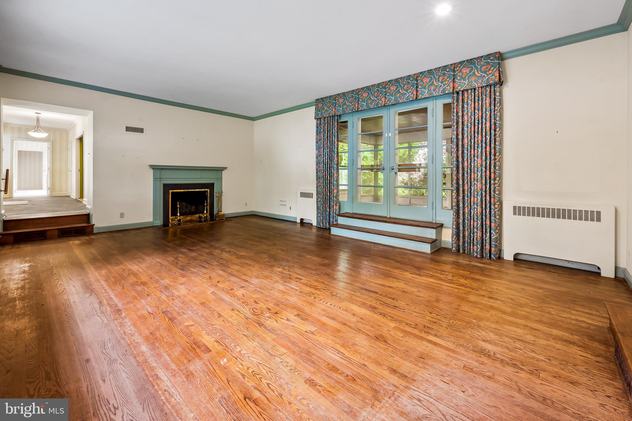 CAVESWOOD - Residential