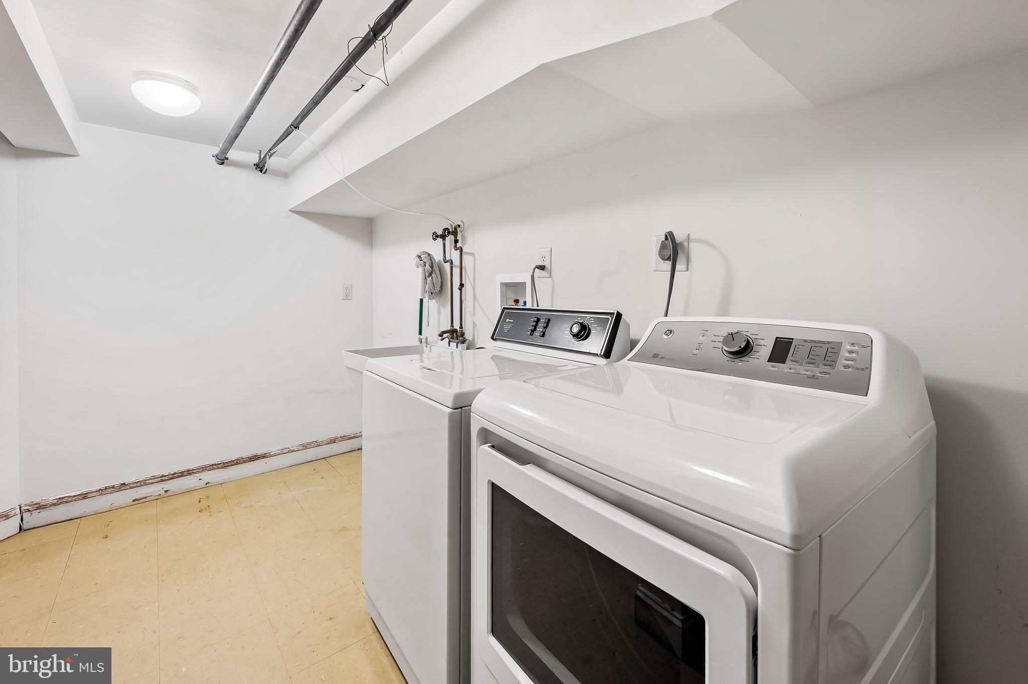 CAVESWOOD - Residential