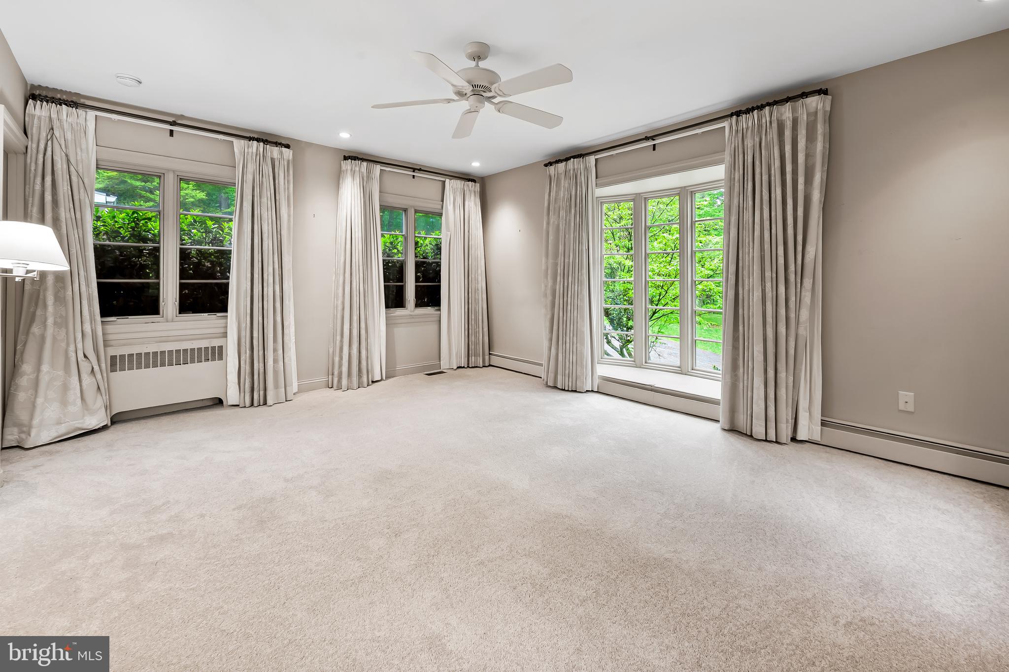 CAVESWOOD - Residential