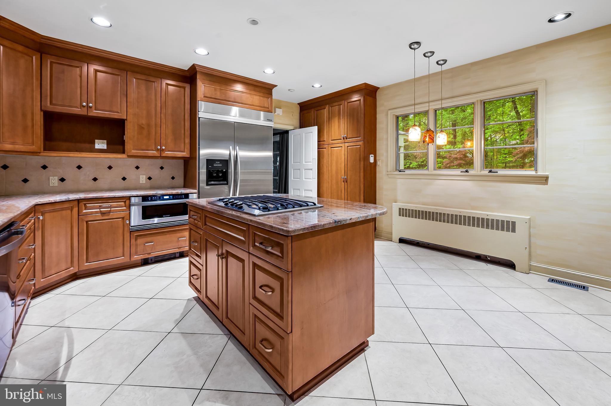 CAVESWOOD - Residential