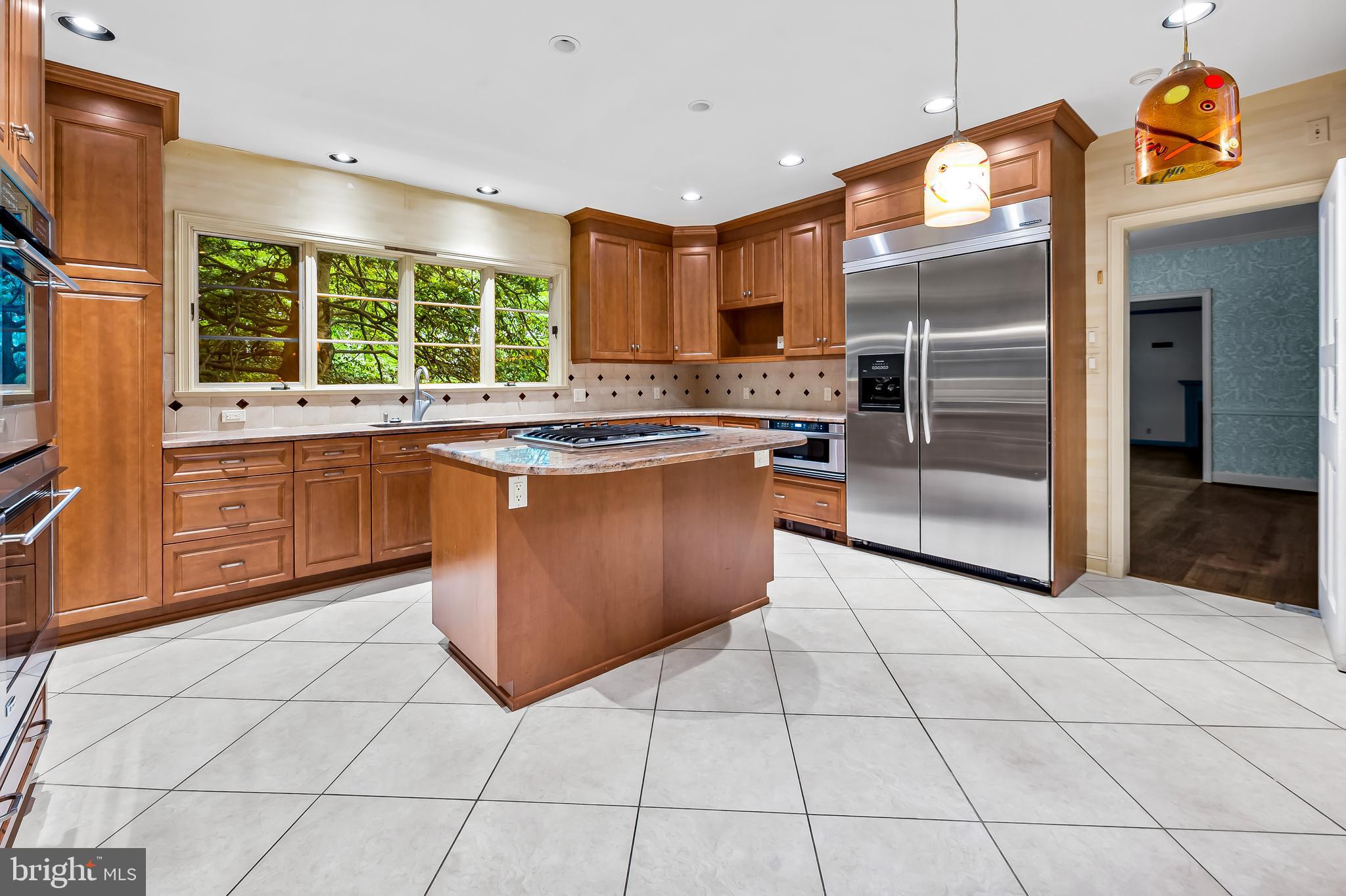 CAVESWOOD - Residential