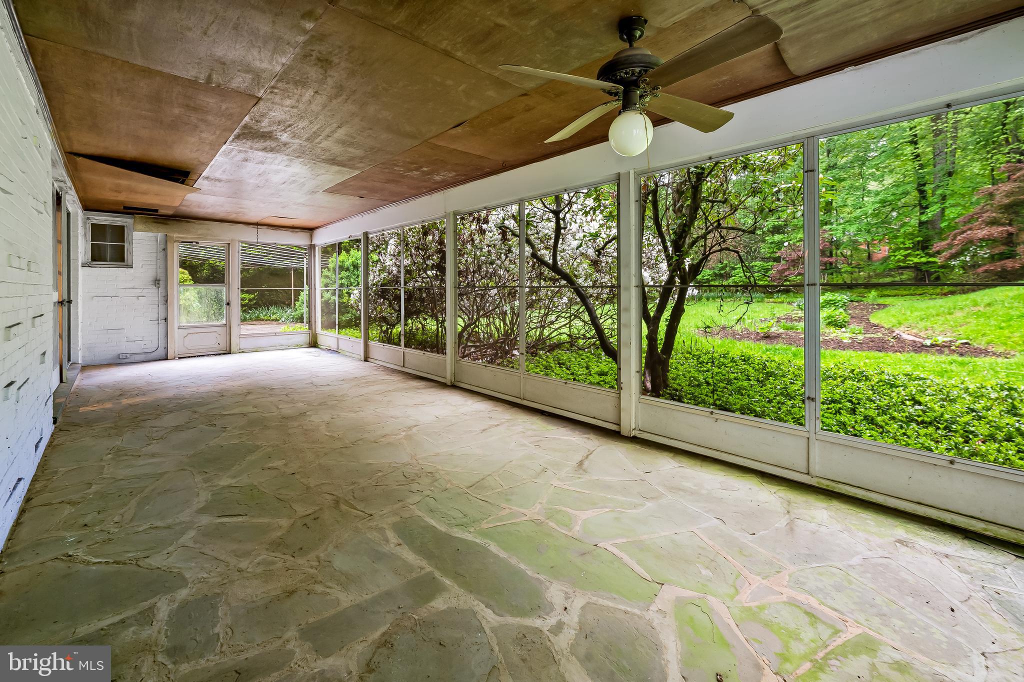 CAVESWOOD - Residential