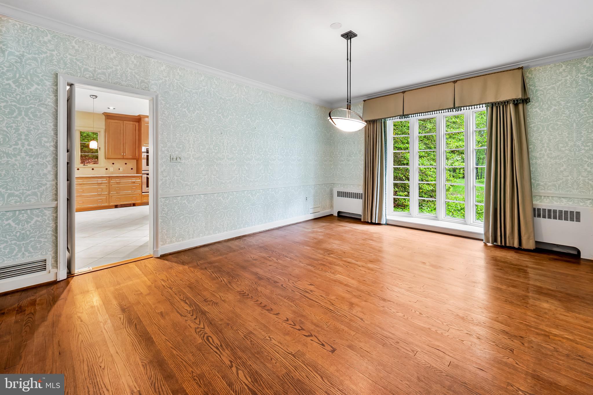 CAVESWOOD - Residential