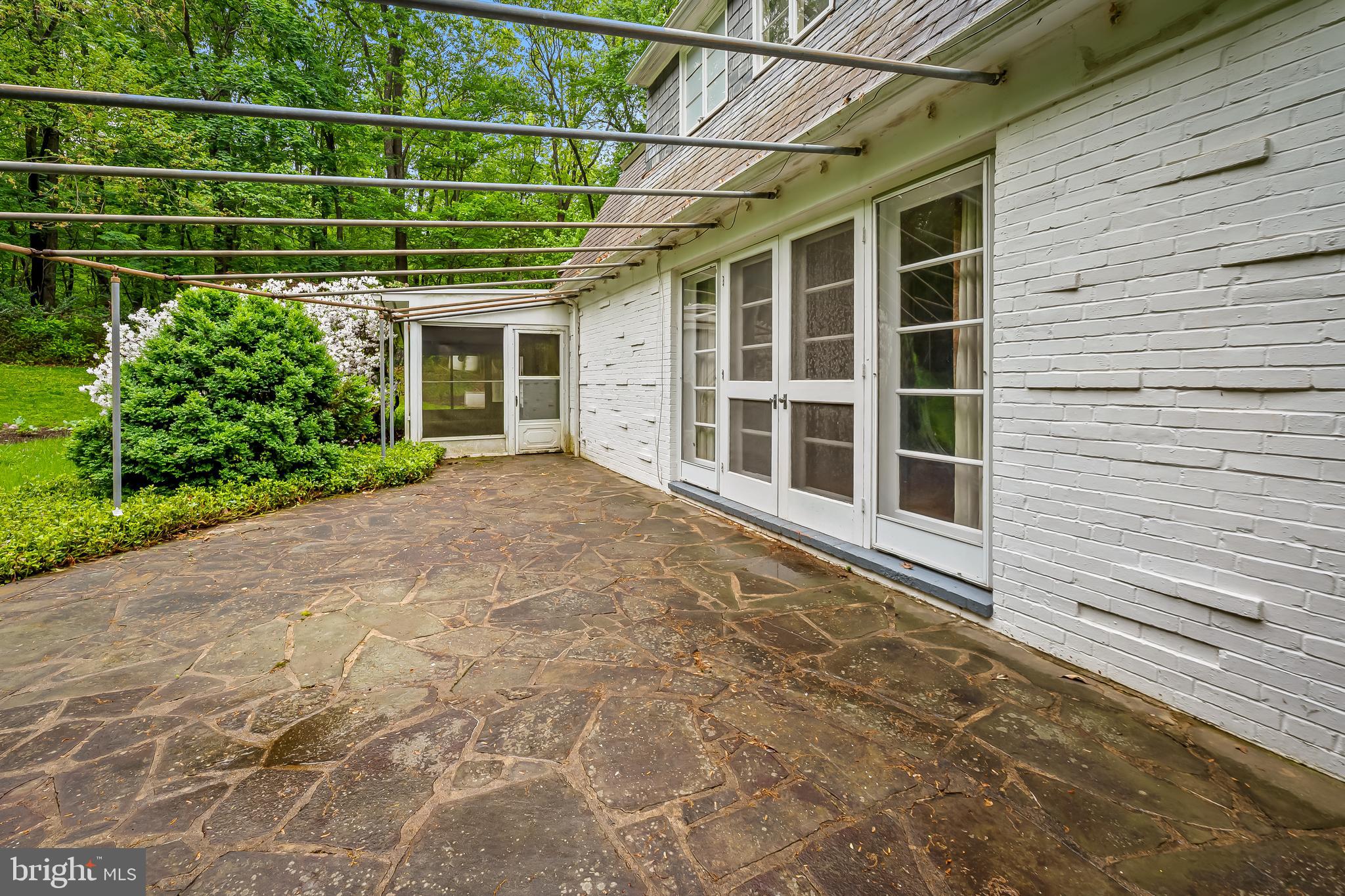 CAVESWOOD - Residential