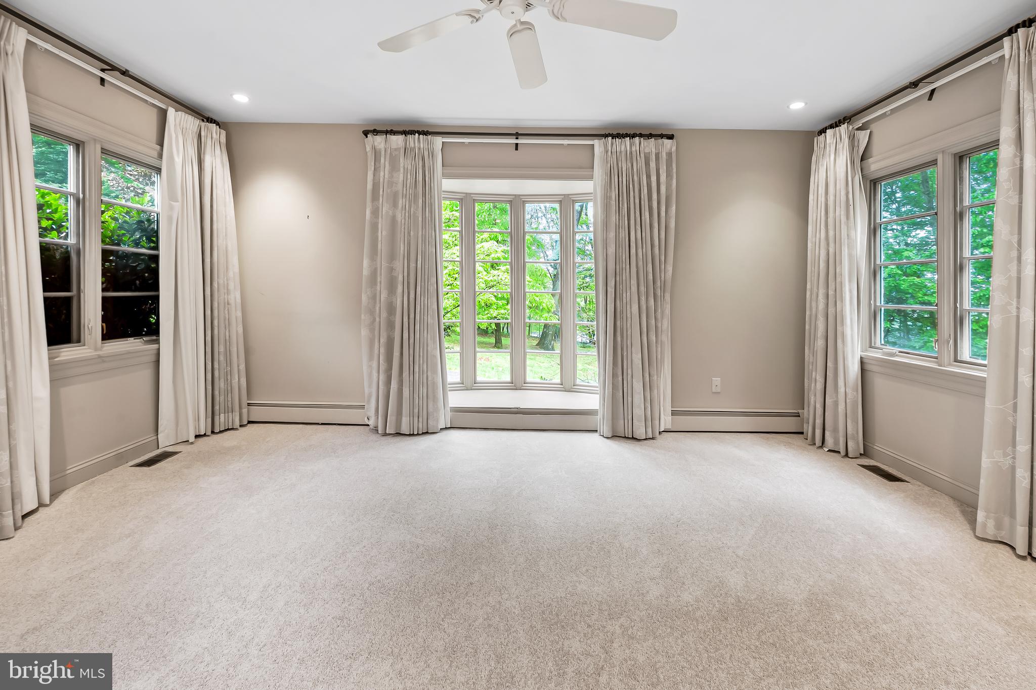 CAVESWOOD - Residential