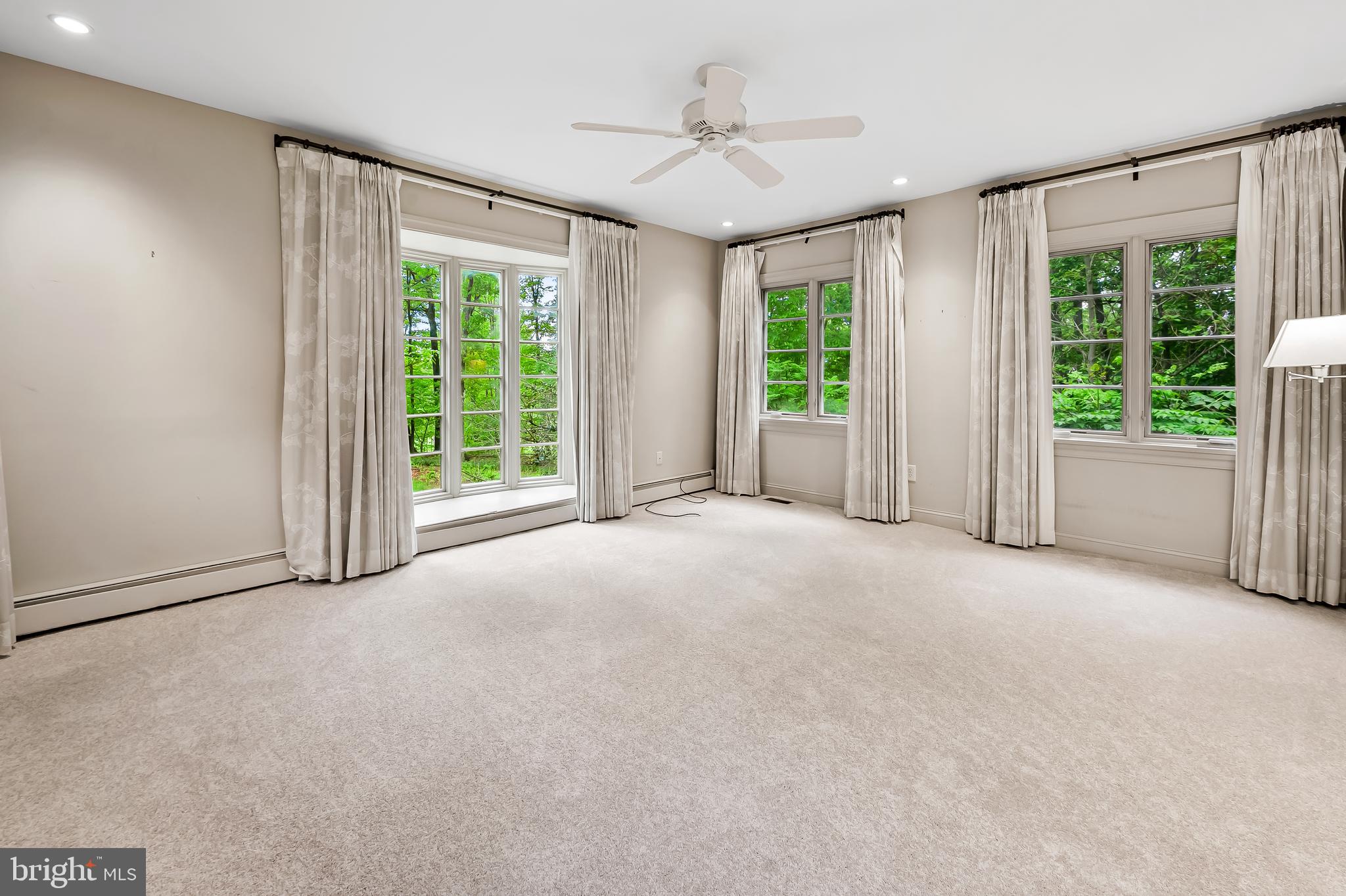 CAVESWOOD - Residential