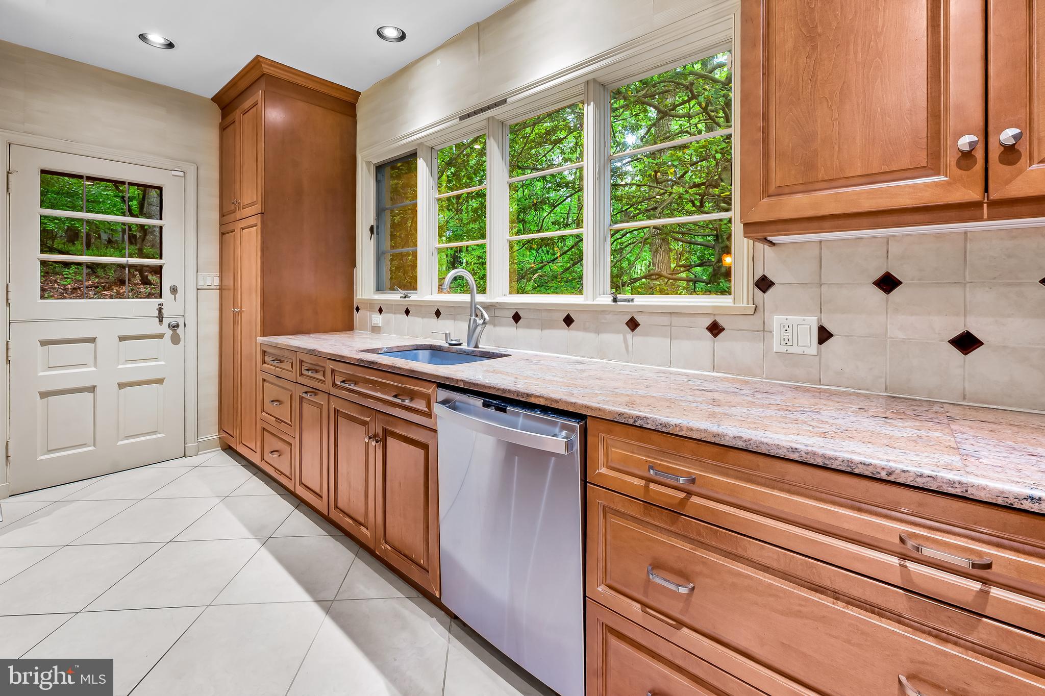 CAVESWOOD - Residential