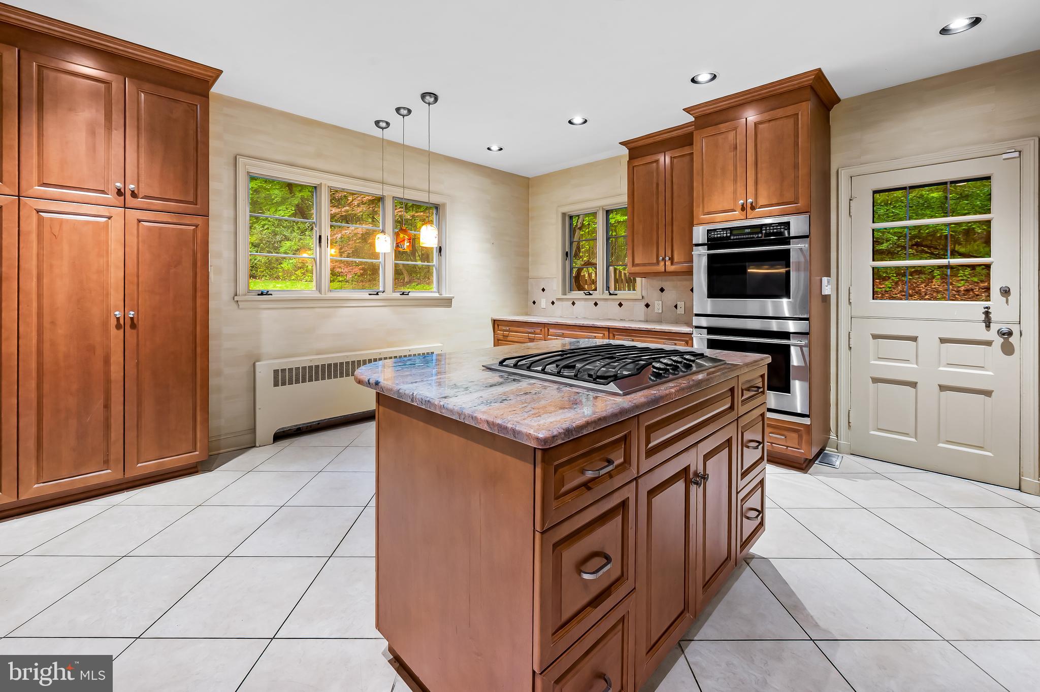 CAVESWOOD - Residential