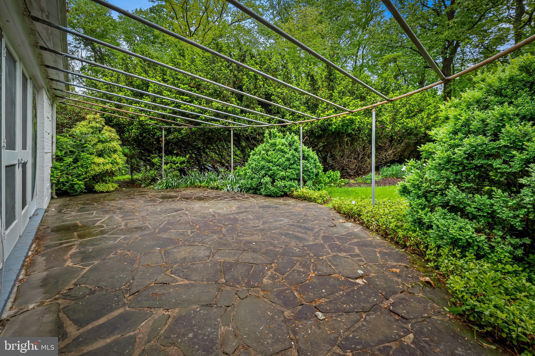 CAVESWOOD - Residential