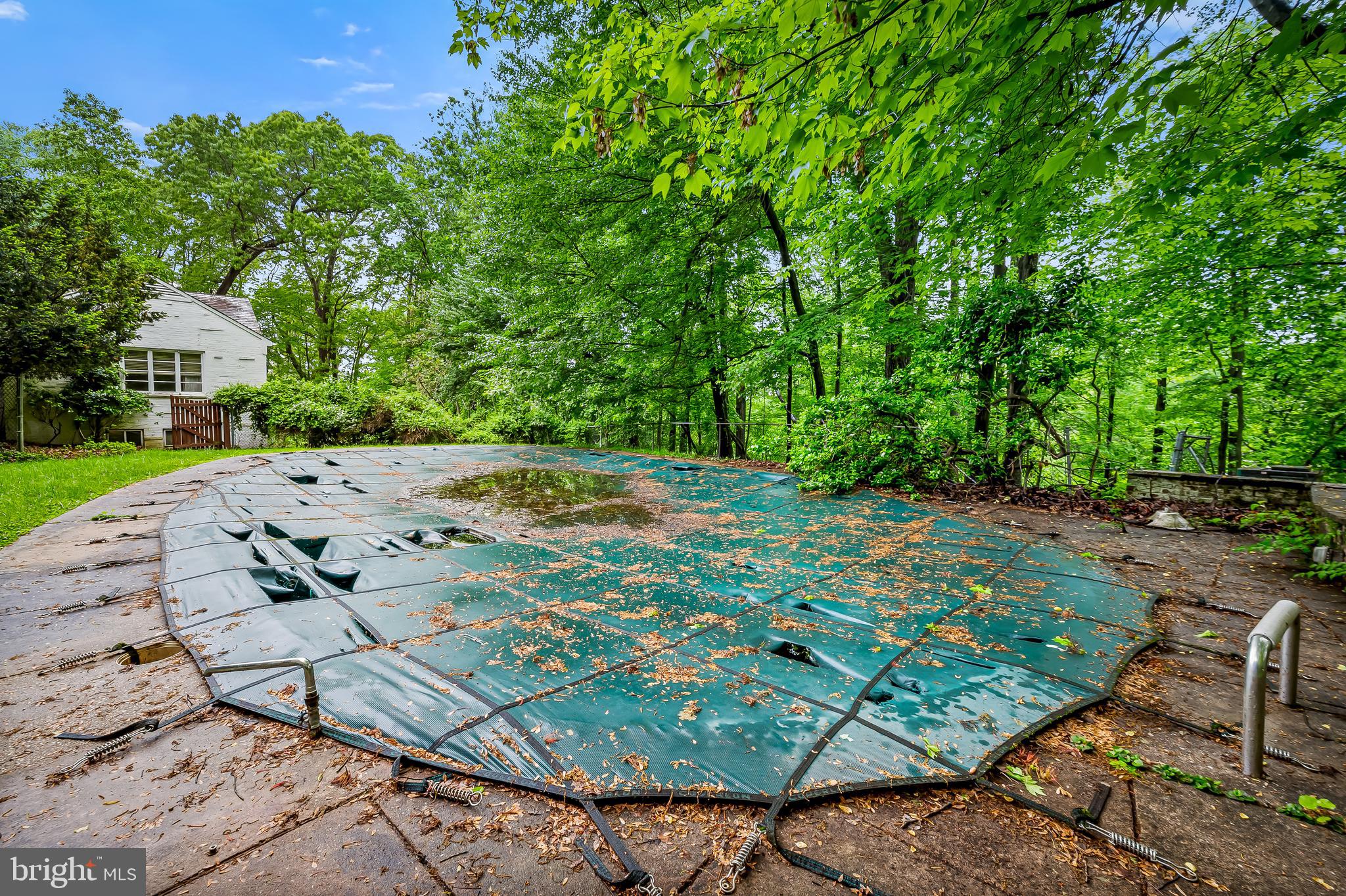 CAVESWOOD - Residential