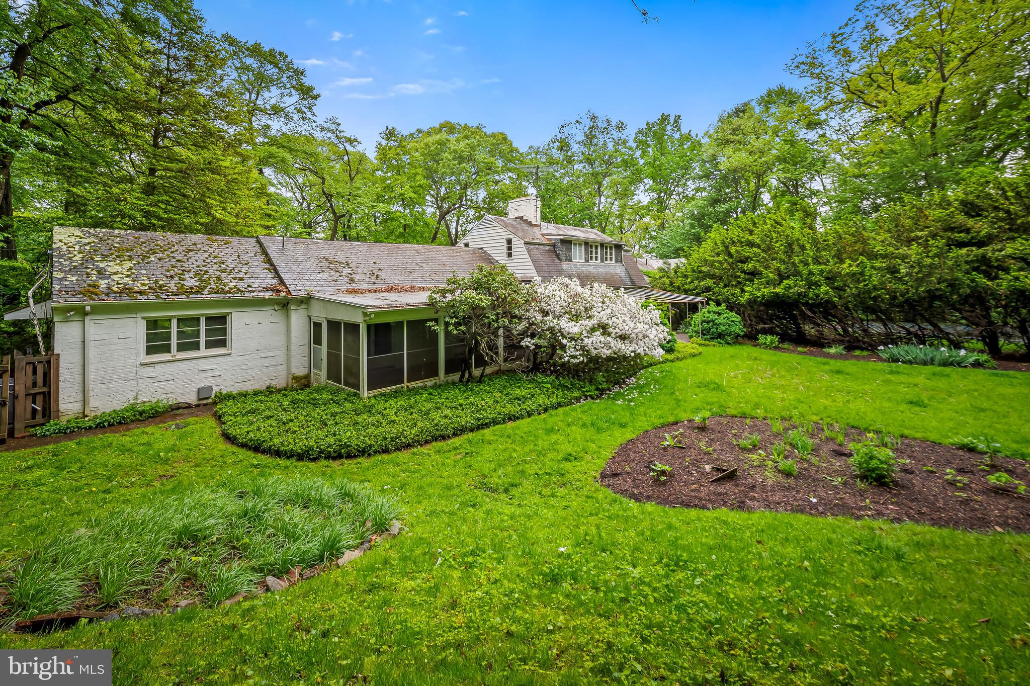 CAVESWOOD - Residential