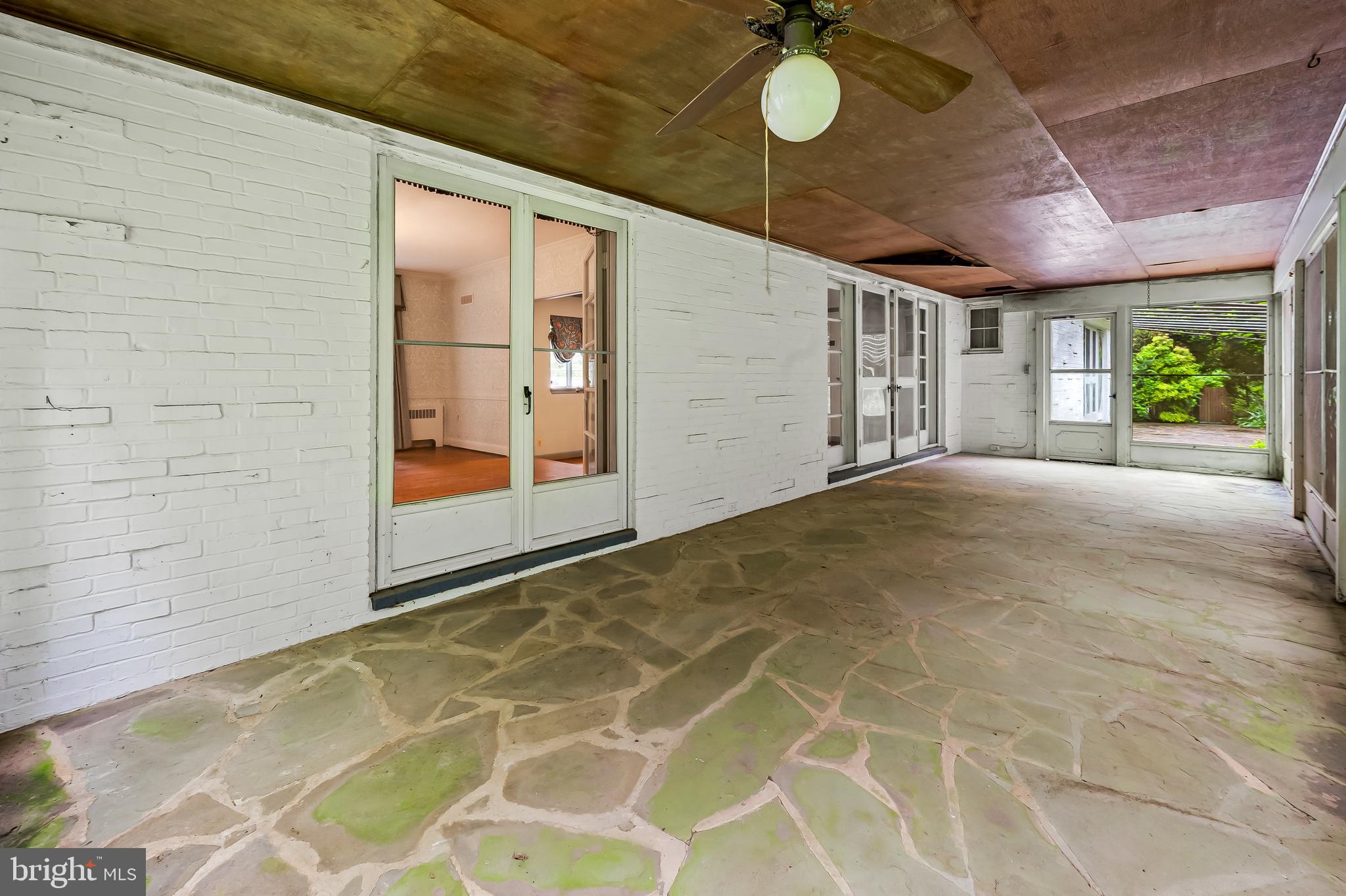 CAVESWOOD - Residential