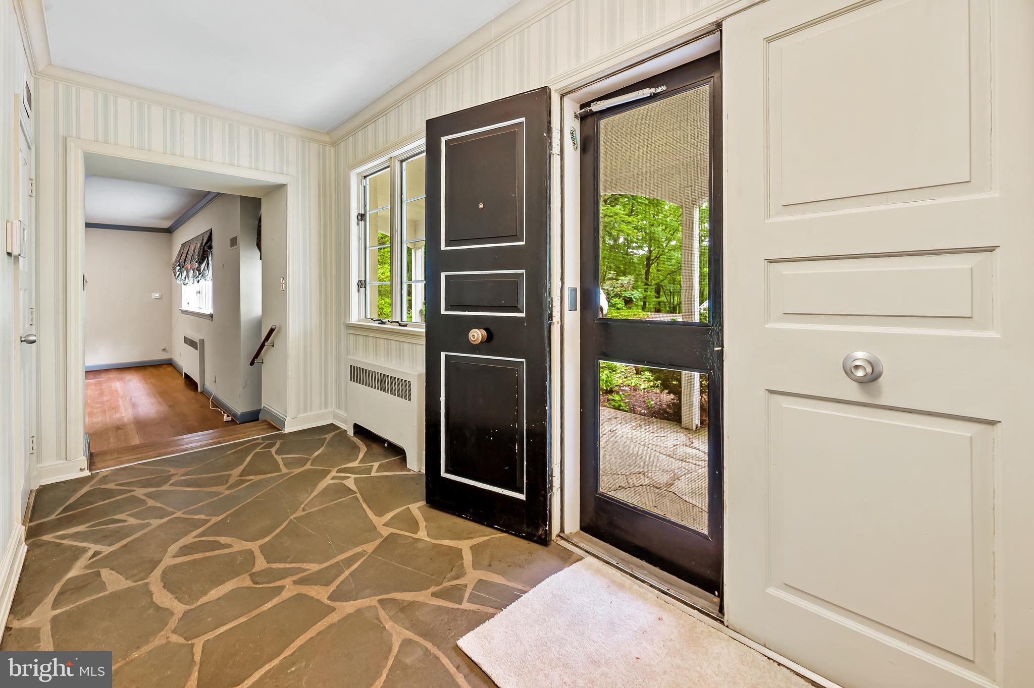 7 CAVESWOOD LANE