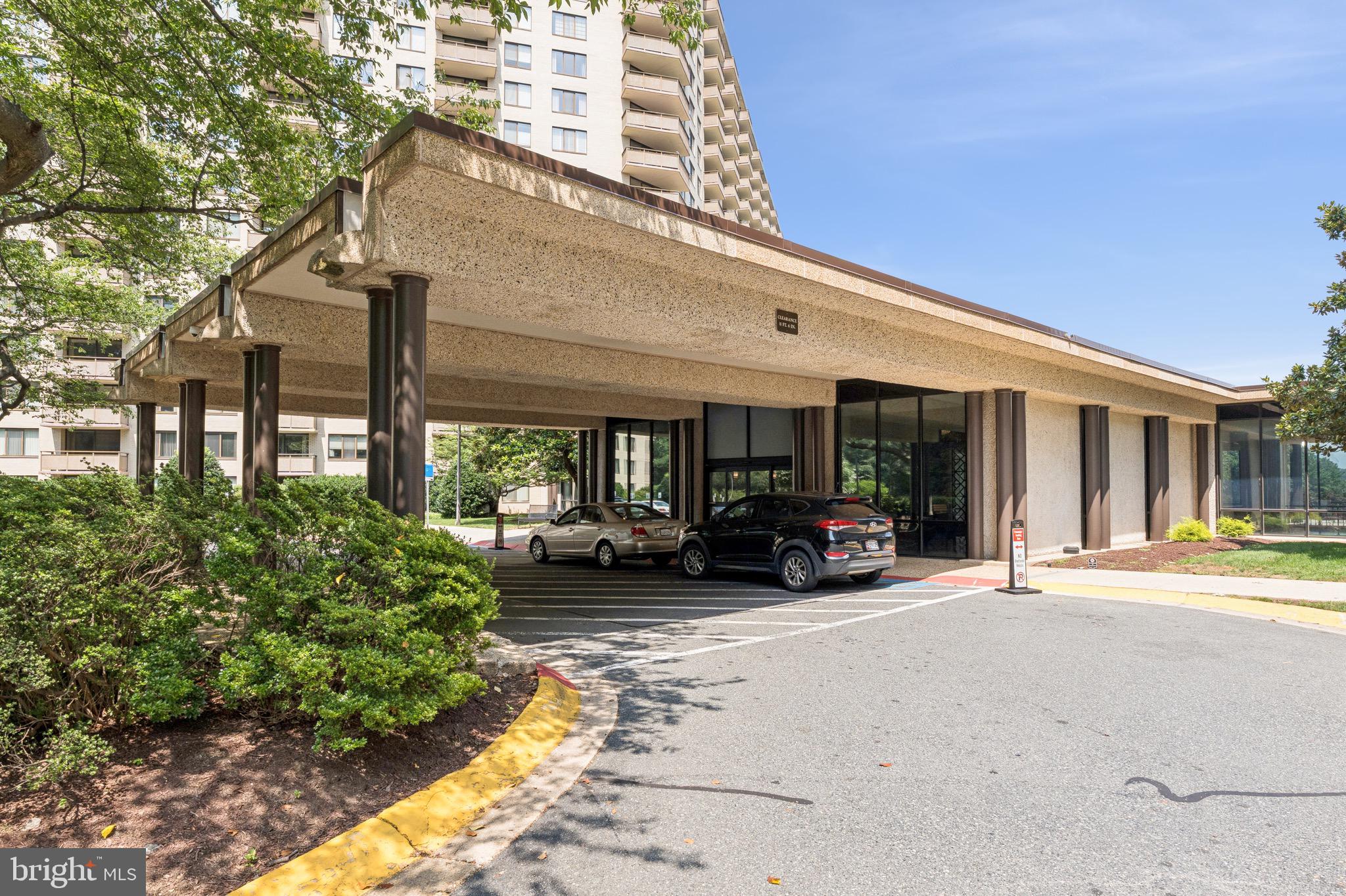 PROMENADE TOWERS - Residential