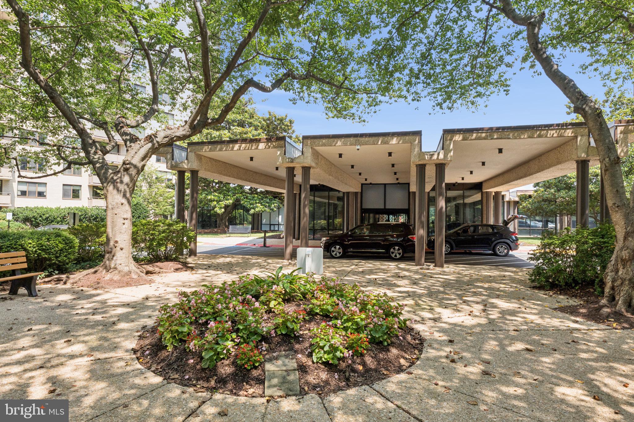 PROMENADE TOWERS - Residential