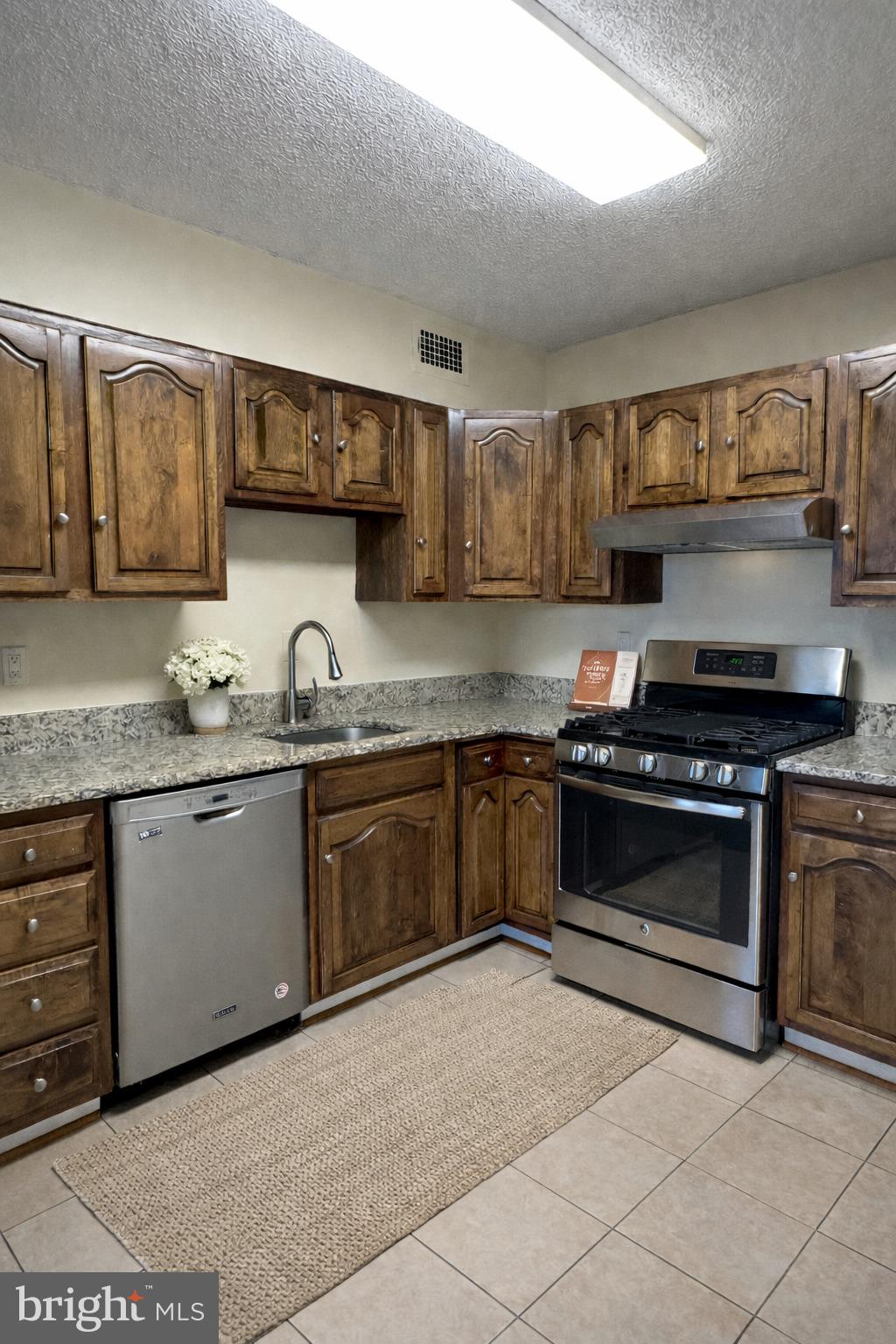 PROMENADE TOWERS - Residential