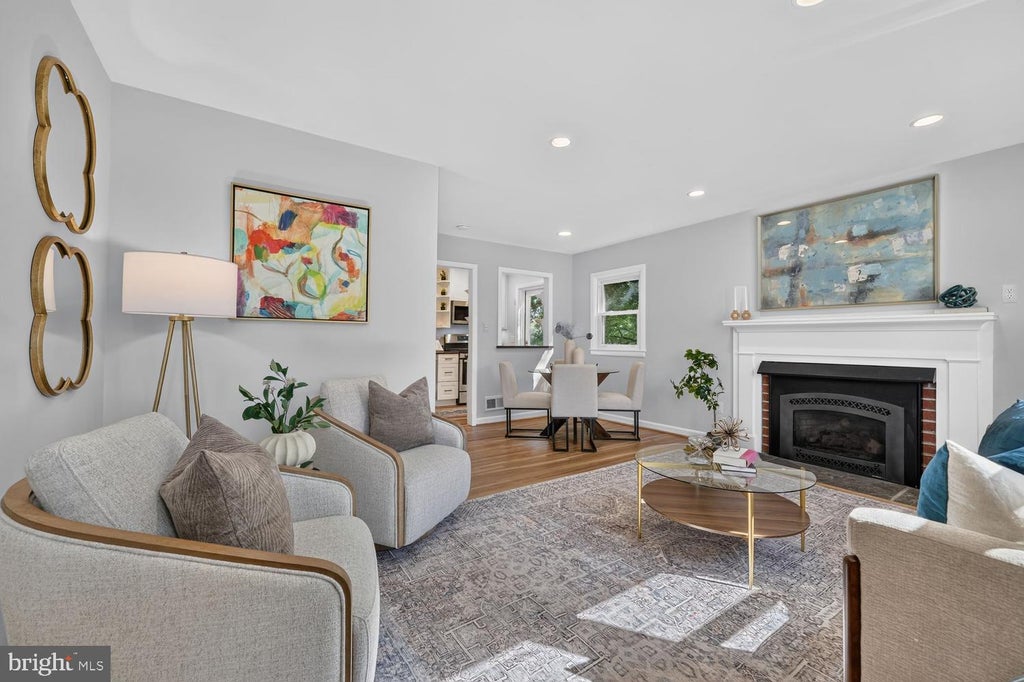 Photo of 1503 Crest Road, SILVER SPRING, MD 20902 (MLS # MDMC2256478)