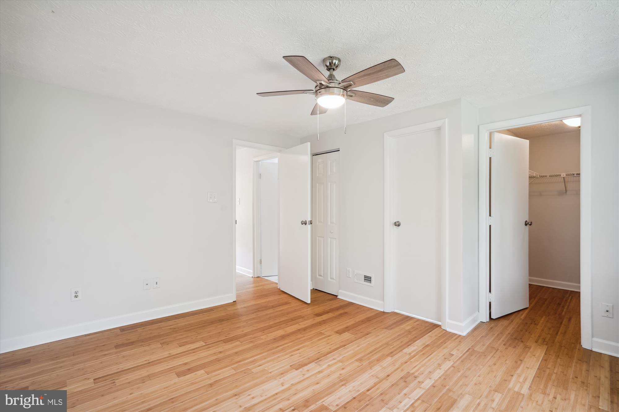 COUNTRY WALK - Residential