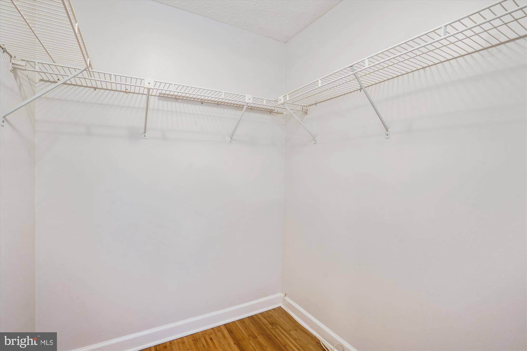 COUNTRY WALK - Residential