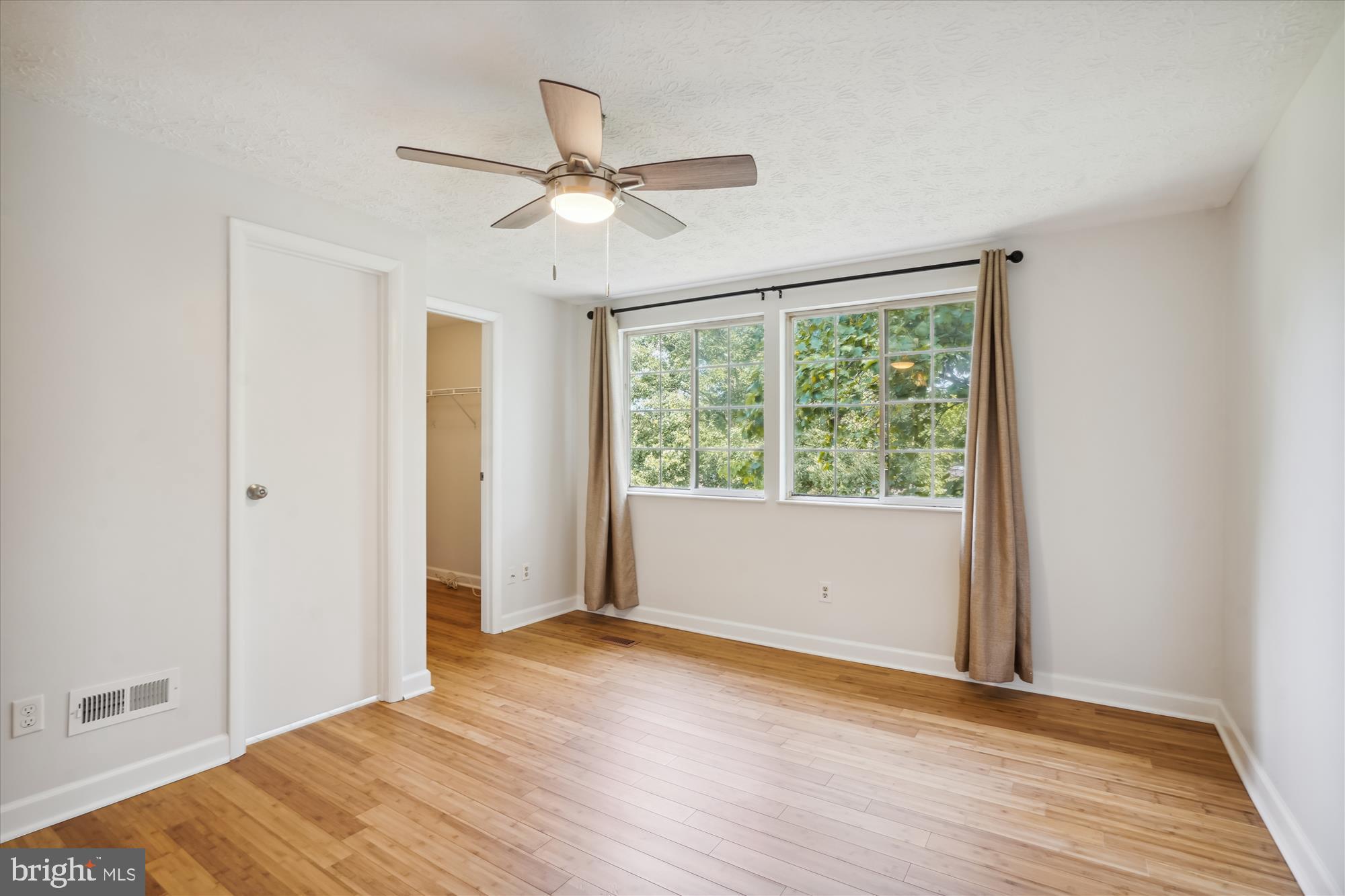 COUNTRY WALK - Residential