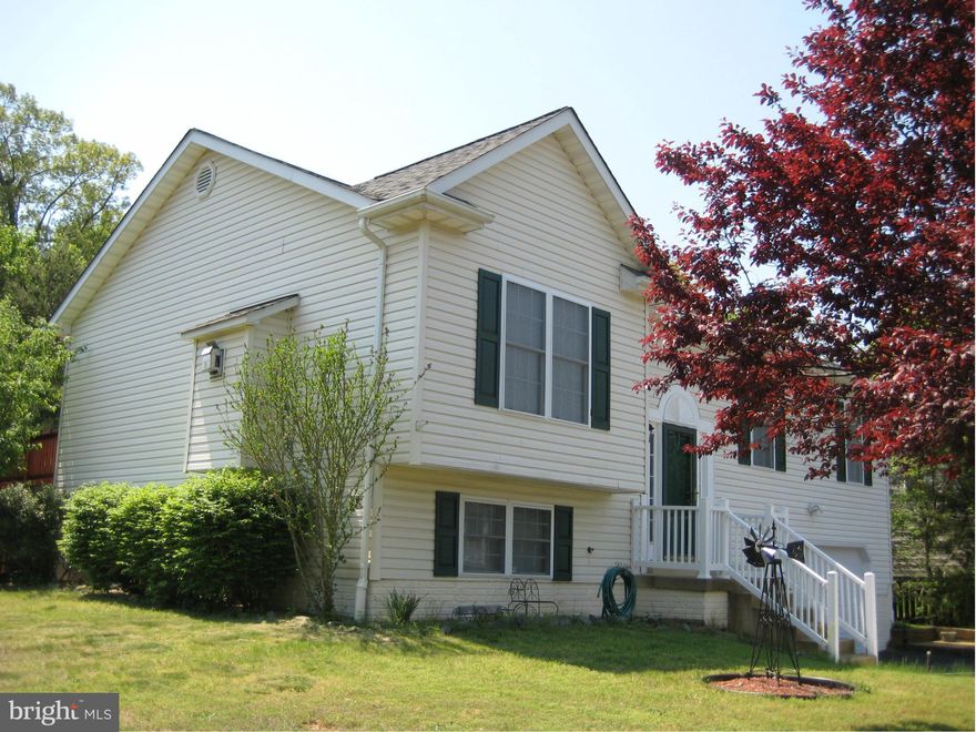 Wonderful home situated on large lot w/fenced rear yard and 2 car garage. Spacious open entry accented with wood floor welcomes you. Vaulted Ceilings LR/DR with gas fireplace. Spacious Kitchen with SS appliances leads to Sun Room overlooking private rear yard. LL Rec Room and 4th BR/Study. Versatile floor plan with numerous updates and plenty of storage.