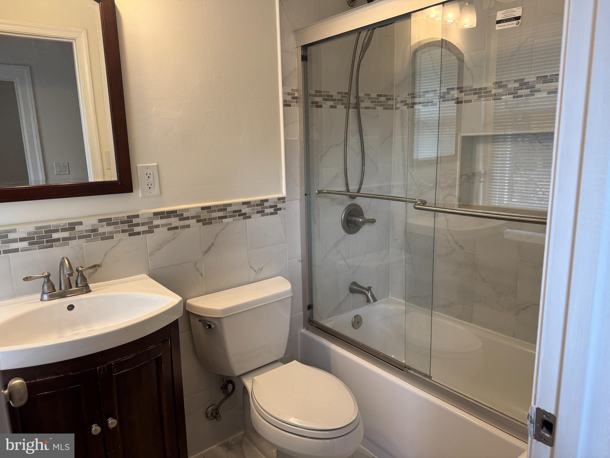 HADLEY SQUARE - Residential Lease