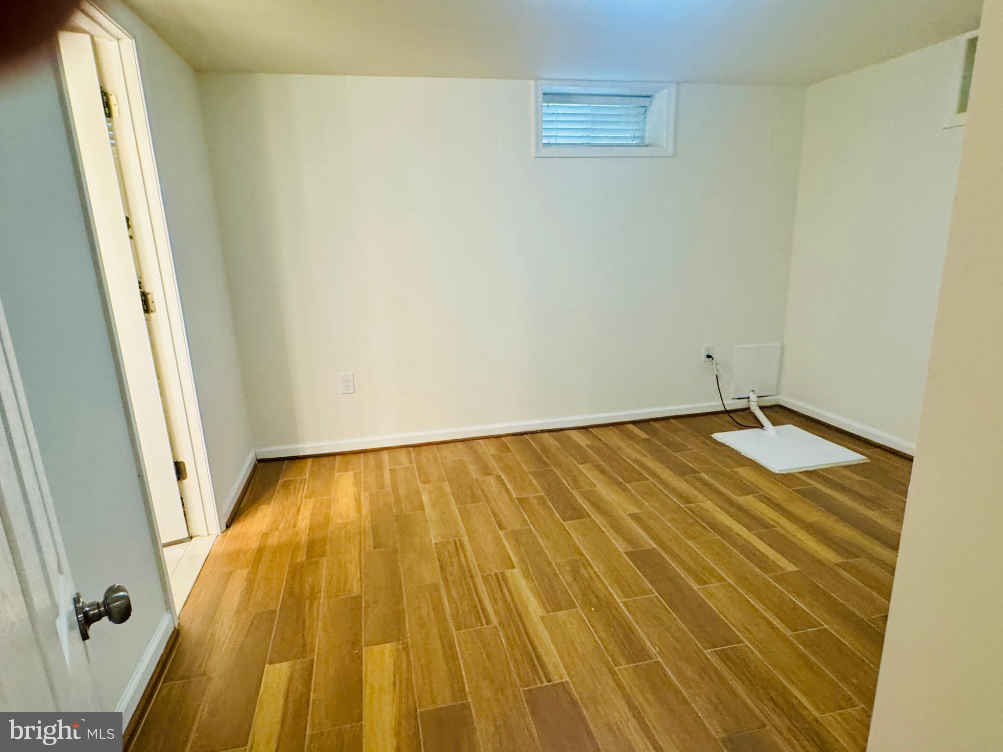 HADLEY SQUARE - Residential Lease