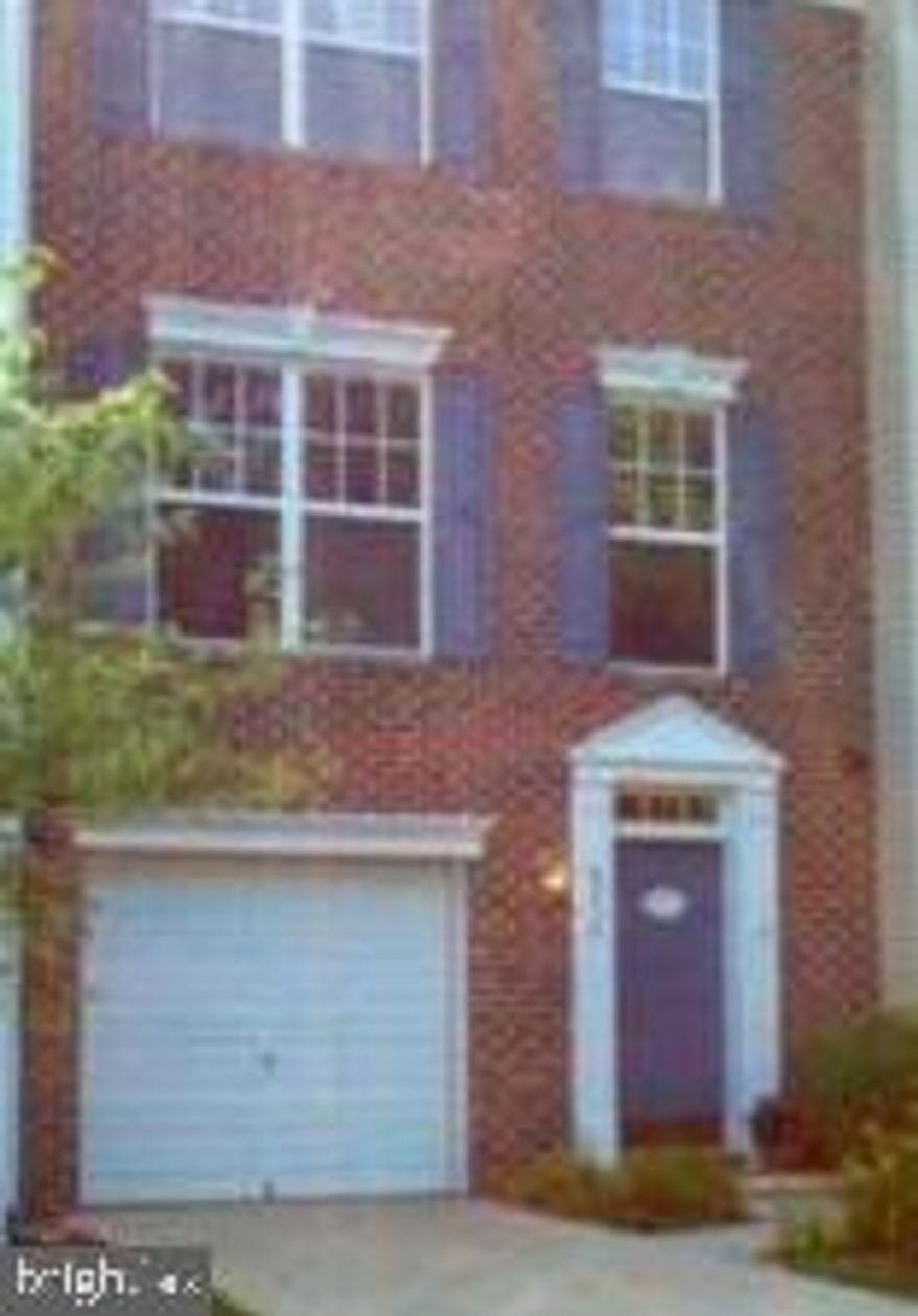 Lovely townhome on private cul-de-sac in sought-after Kingsview.  Main floor entry; 1-car garage; family room with gas fireplace.  Level two offers spacious living room, separate dining room with access to rear patio, eat-in kitchen.  All bedrooms located on third level; primary en suite.