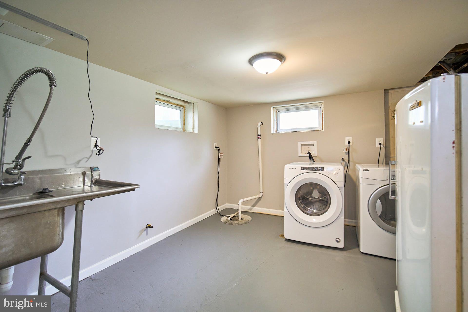 BROYHILL PARK - Residential