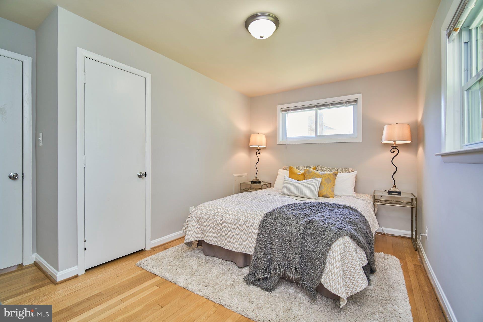 BROYHILL PARK - Residential