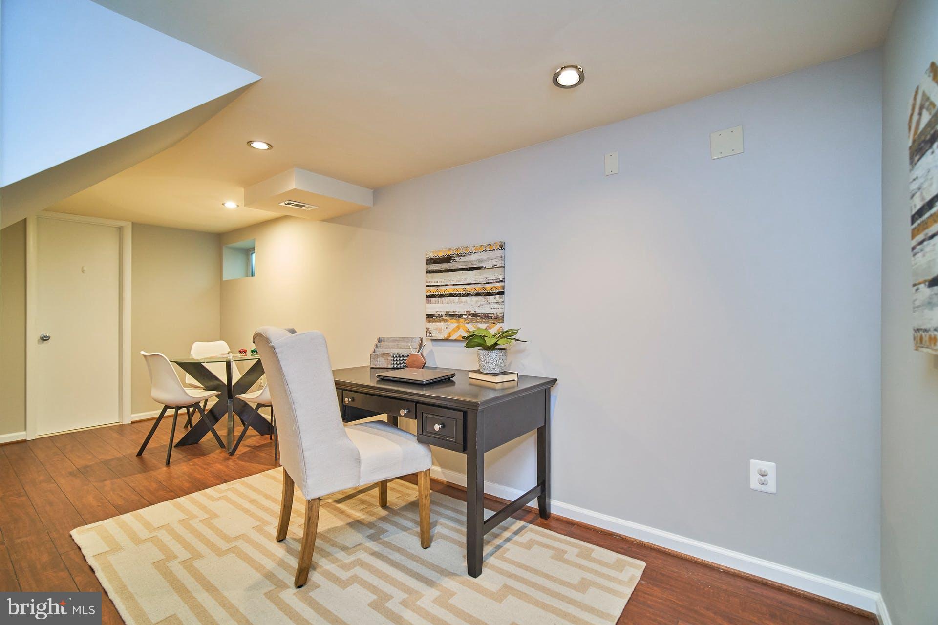 BROYHILL PARK - Residential