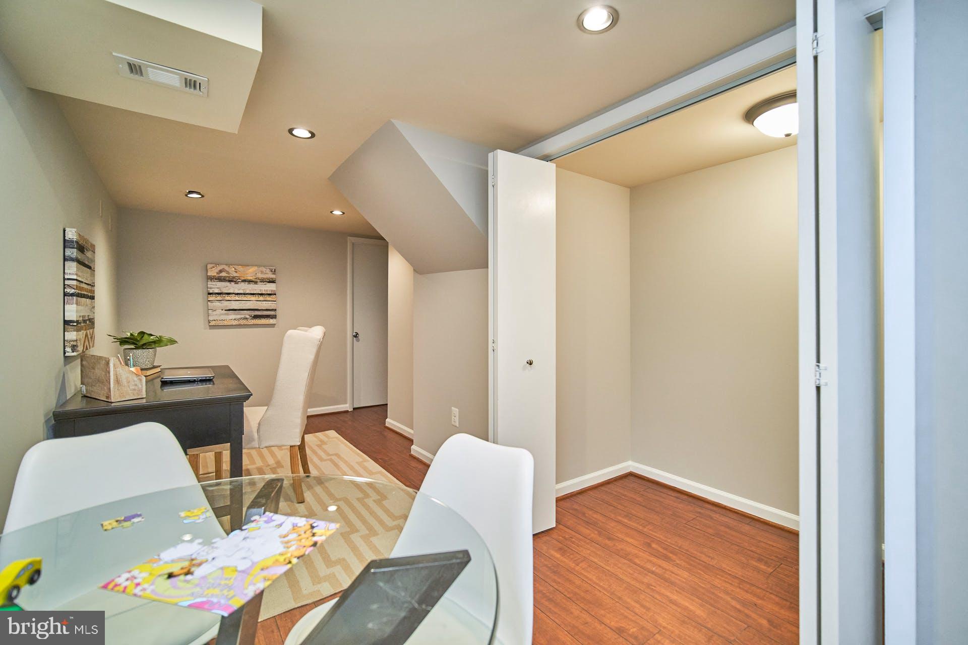 BROYHILL PARK - Residential