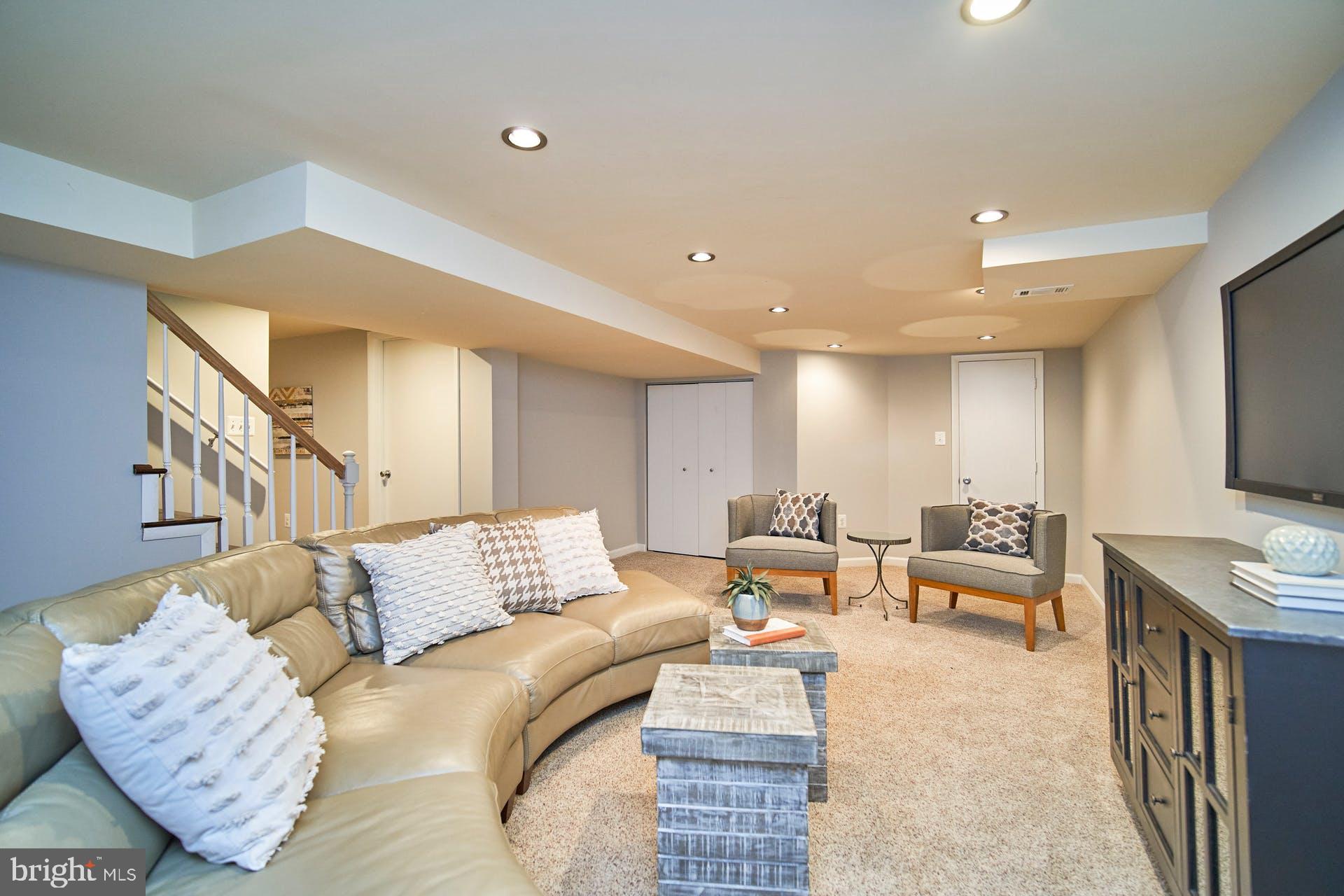 BROYHILL PARK - Residential