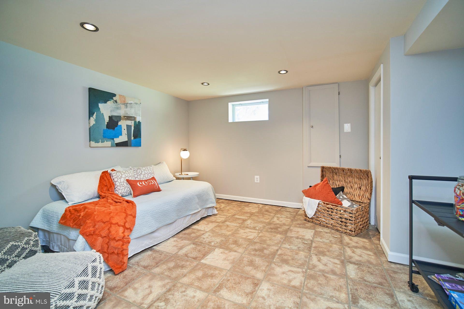 BROYHILL PARK - Residential