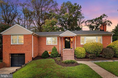 5223 YORKTOWN BOULEVARD ARLINGTON VA 22207