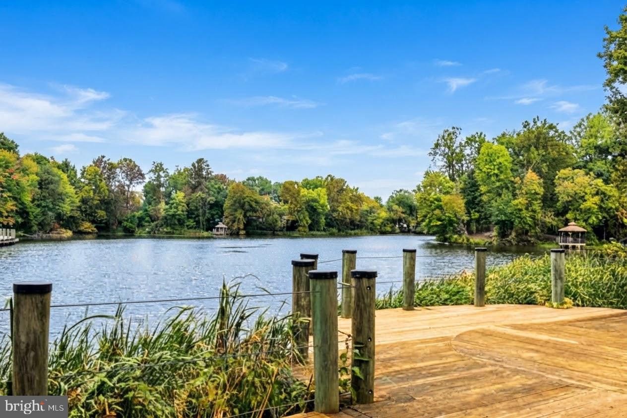 9811 LAKE POINTE COURT 304