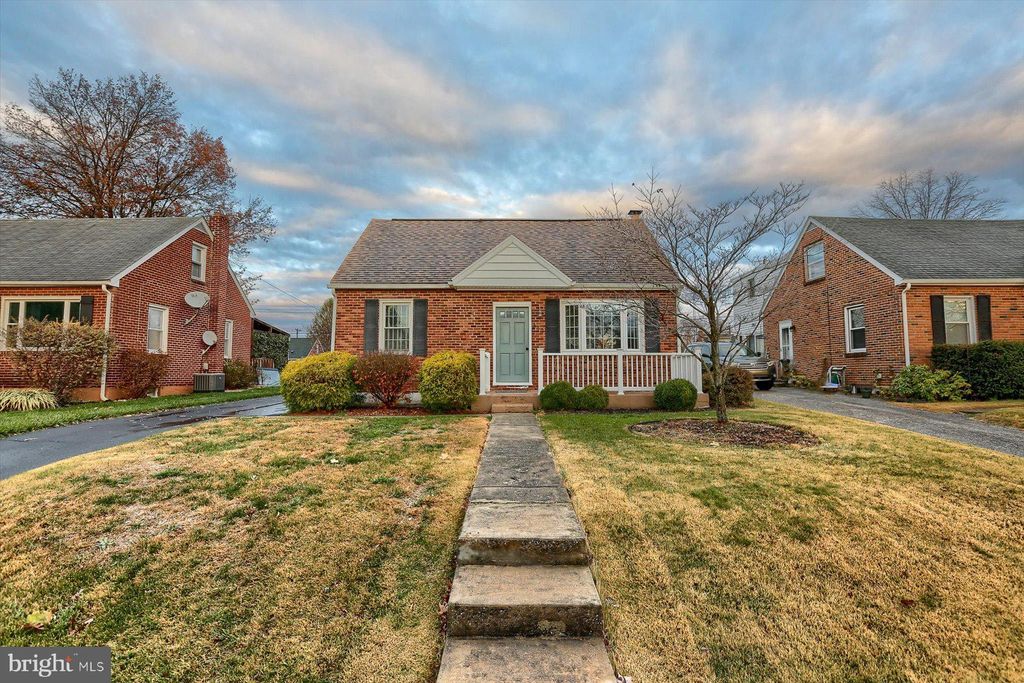 Photo of 317 Greystone Road, YORK, PA 17402 (MLS # PAYK2099084)
