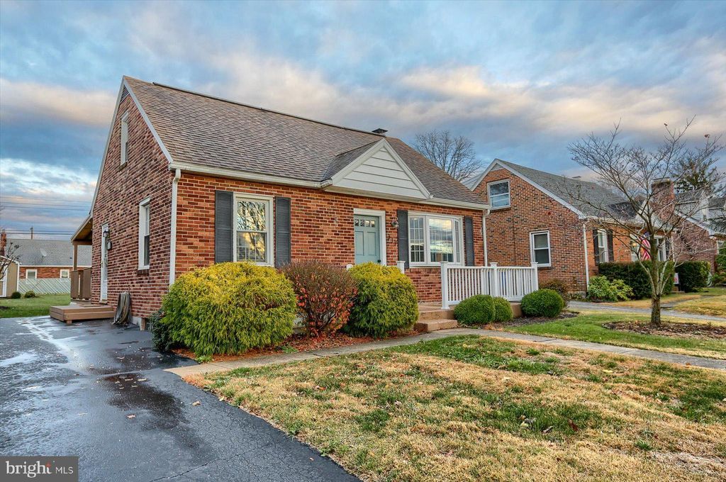 Photo of 317 Greystone Road, YORK, PA 17402 (MLS # PAYK2099084)