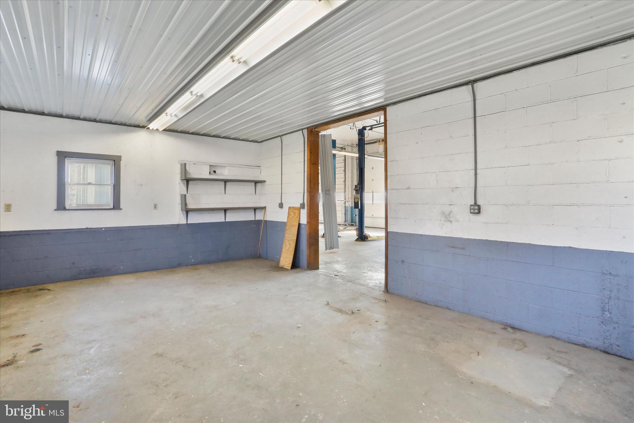 ST THOMAS - Commercial Lease