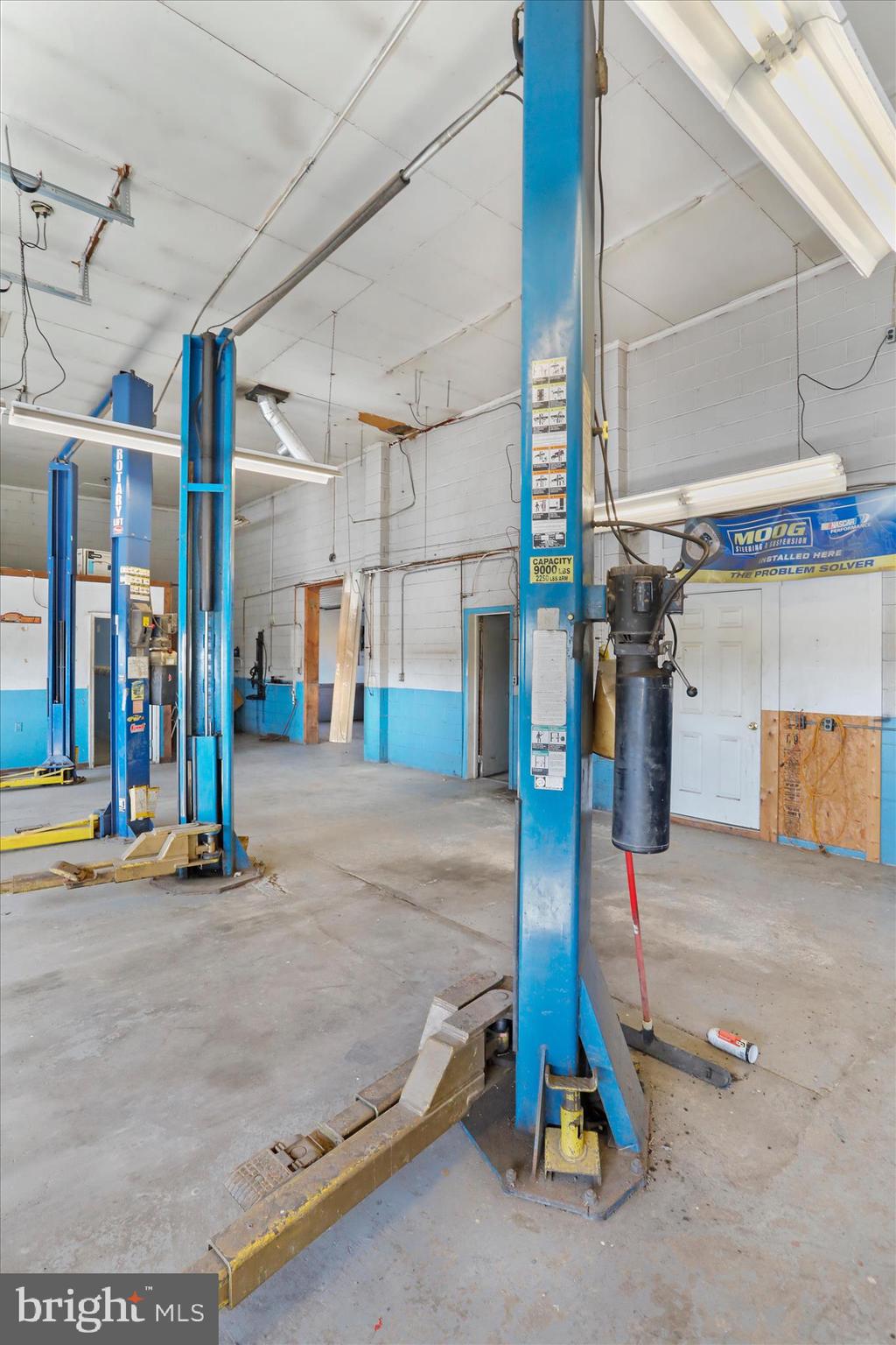 ST THOMAS - Commercial Lease