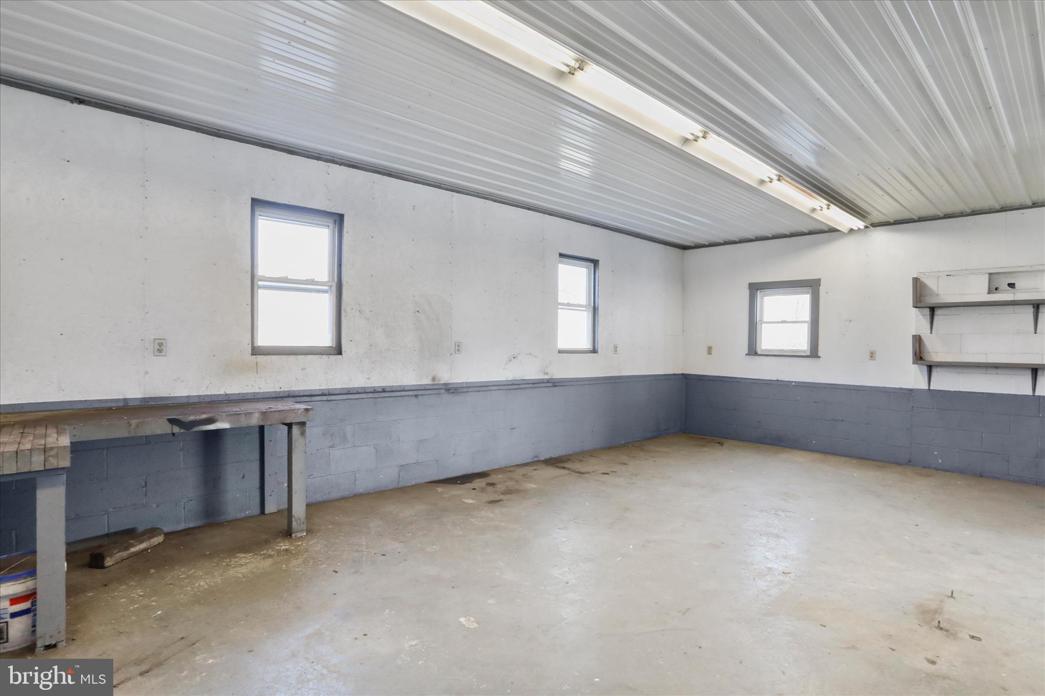 ST THOMAS - Commercial Lease