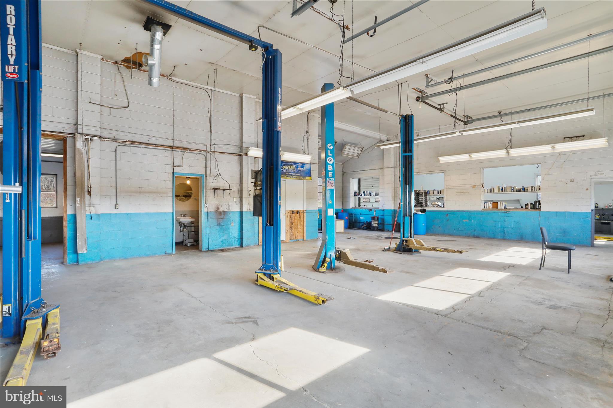 ST THOMAS - Commercial Lease