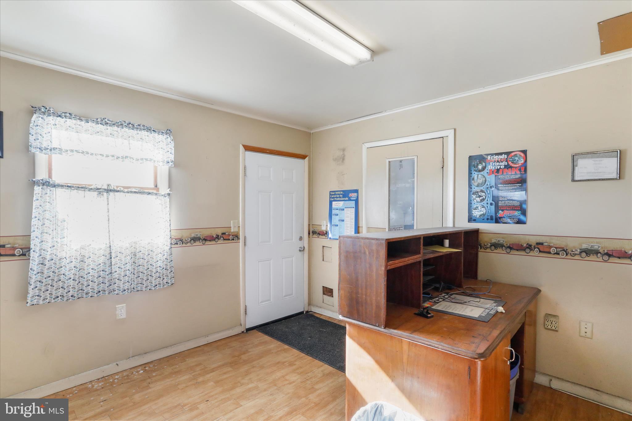 ST THOMAS - Commercial Lease