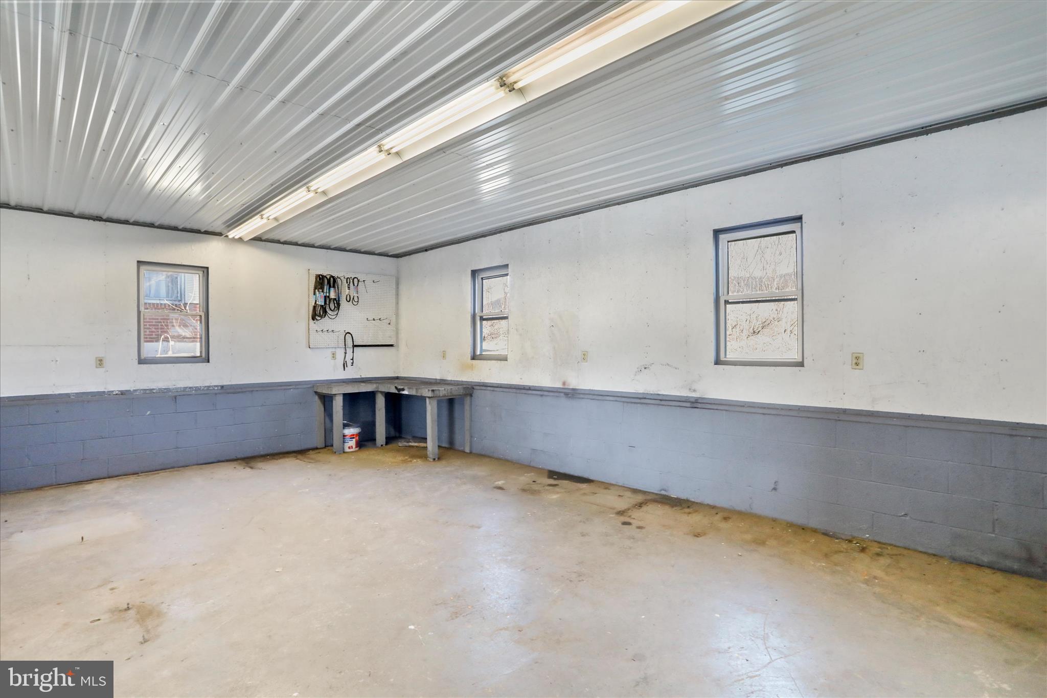 ST THOMAS - Commercial Lease